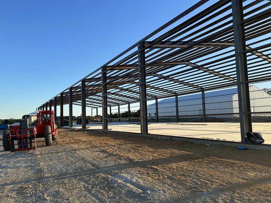 Long-span steel building frame erected by Metal Warehouse Inc.