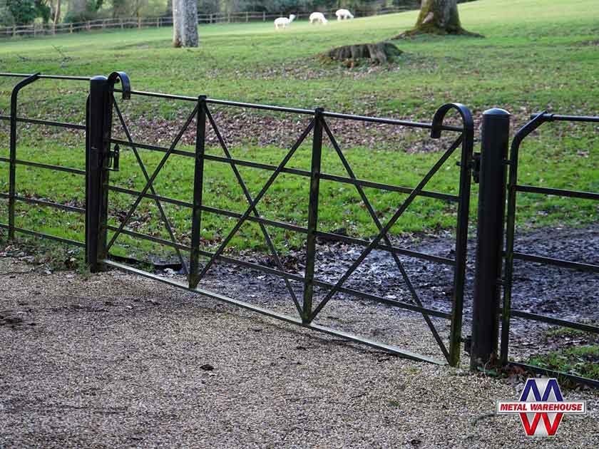 The 3 Key Benefits of Installing Steel Pipe Fencing
